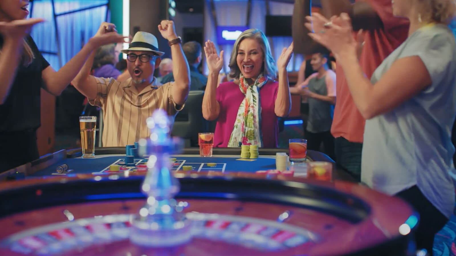 People playing roulette at Harrah's Ak-chin